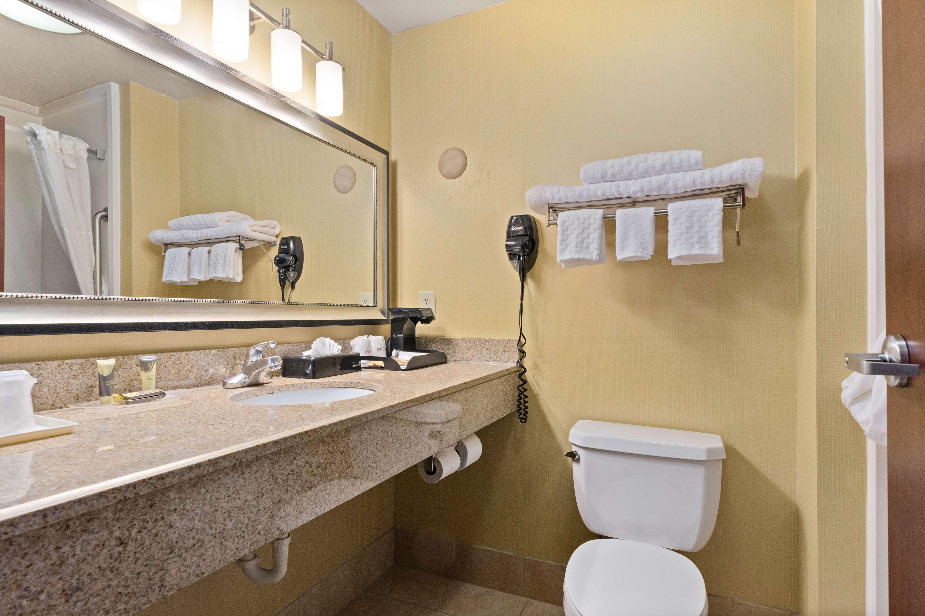 SureStay Plus Hotel By Best Western Portland Route 52 West Exterior foto