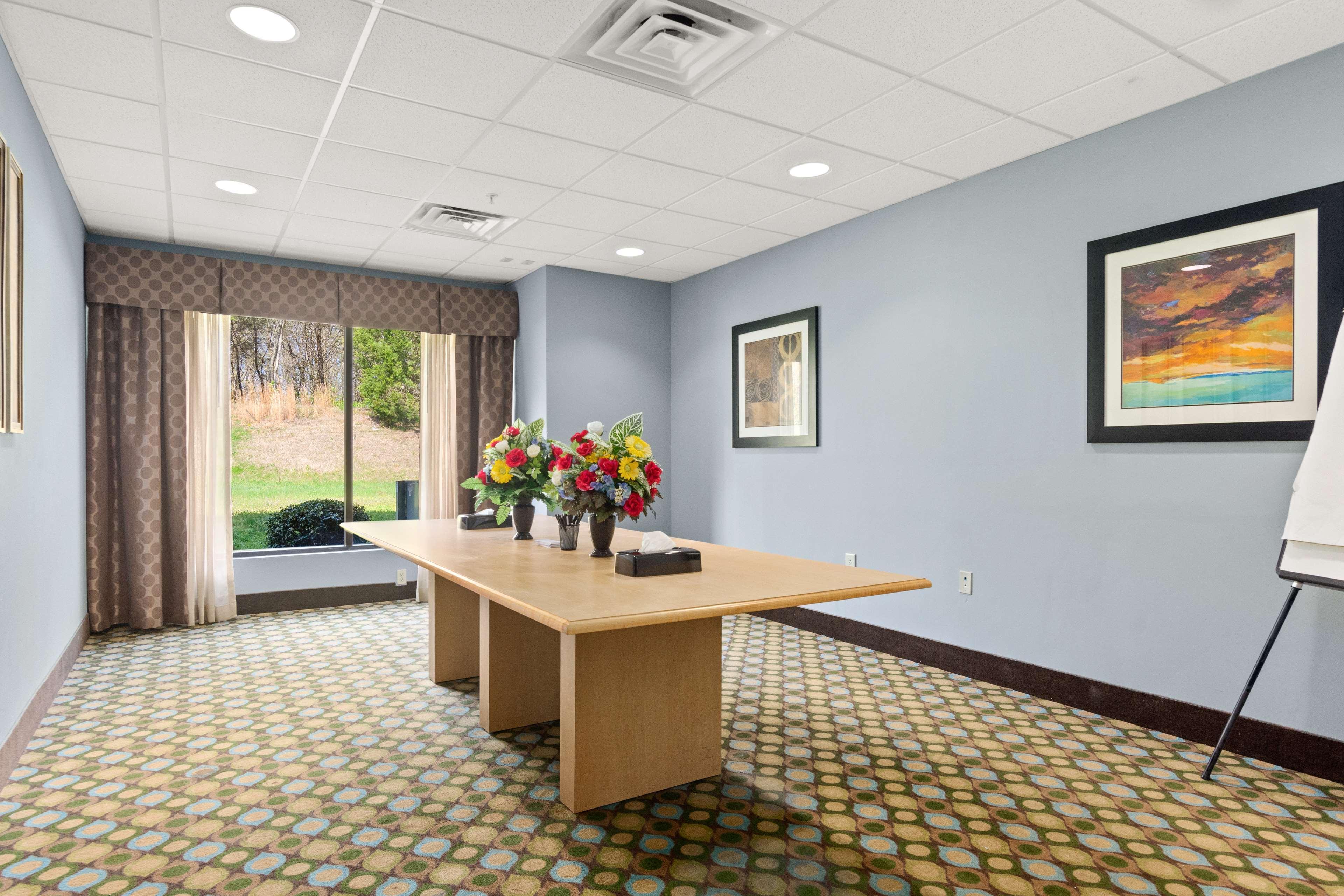 SureStay Plus Hotel By Best Western Portland Route 52 West Exterior foto